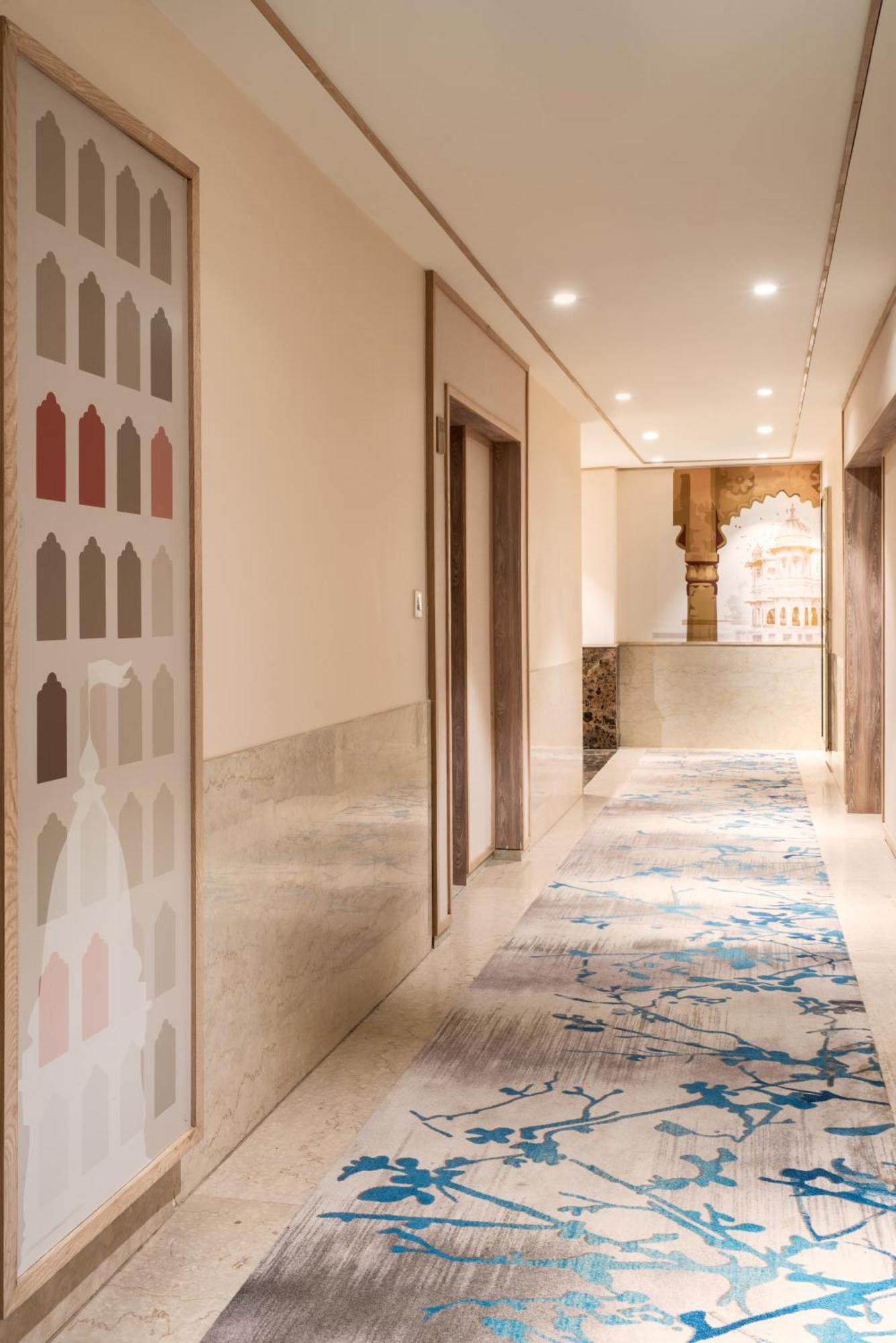 Hotel Nidhivan Sarovar Portico