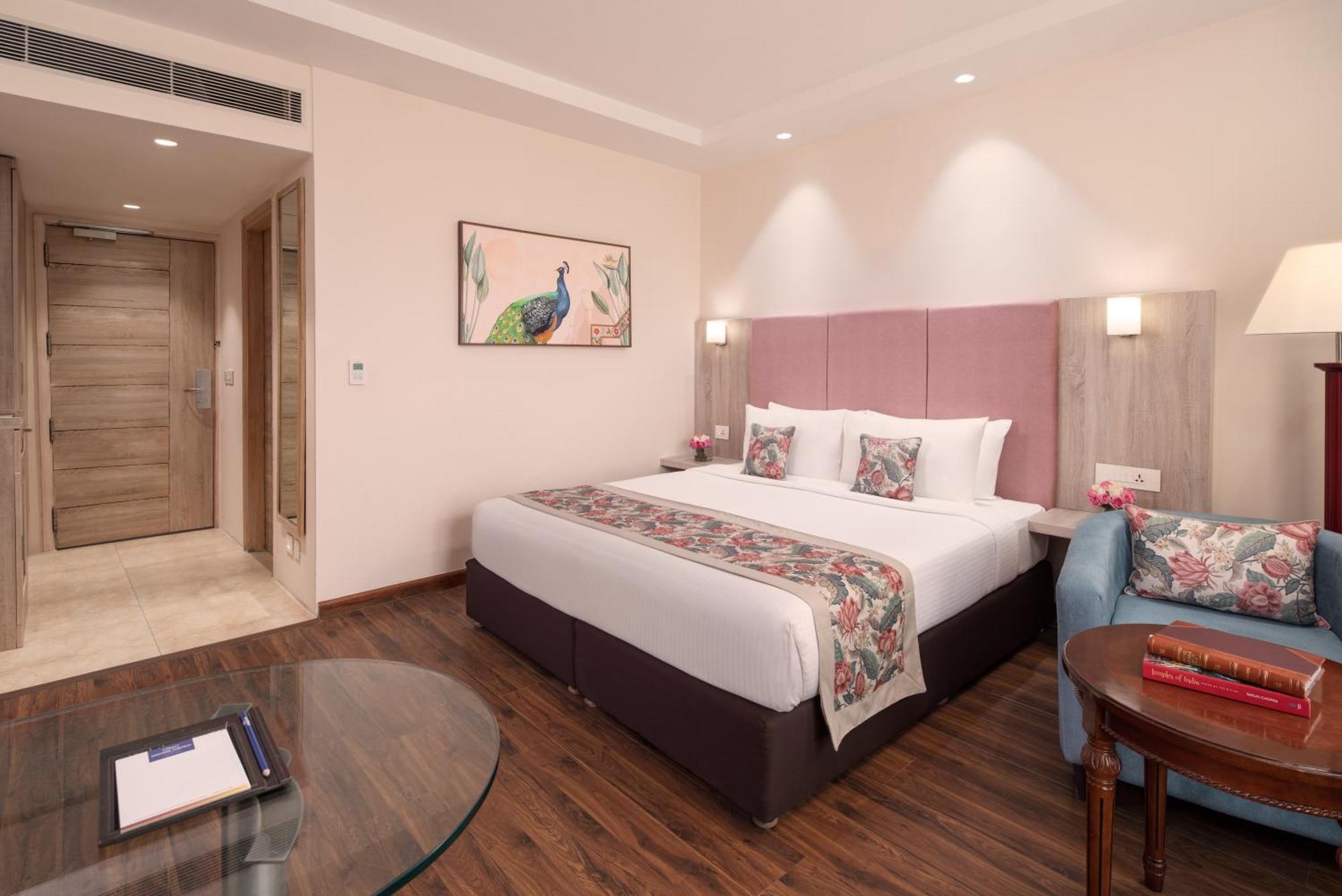Nidhivan Sarovar Portico 4*