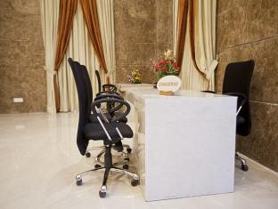 Nidhivan Sarovar Portico Hotel