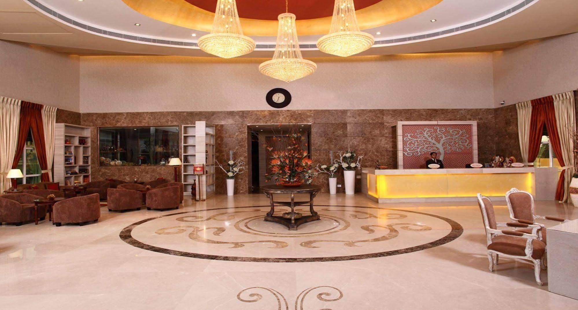 Hotel Nidhivan Sarovar Portico