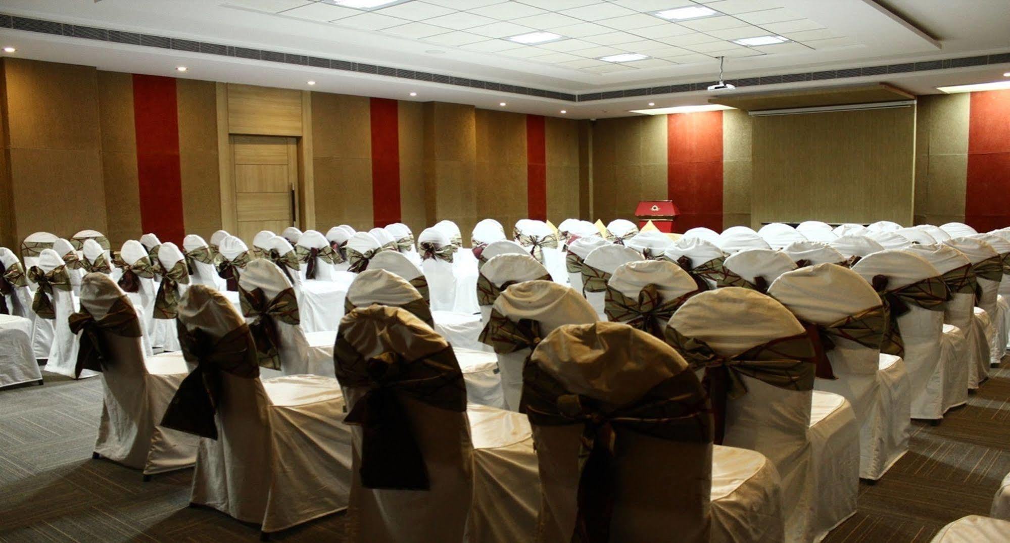 Nidhivan Sarovar Portico Hotel Vrindavan